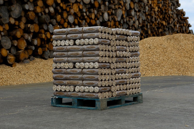 wood-briquettes-fuel-stacked-pallet EcoFlame Keményfabrikett Prémium (10 kg) - Image 1